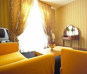 Lemon Garden Hotell Rom Exteriör bild