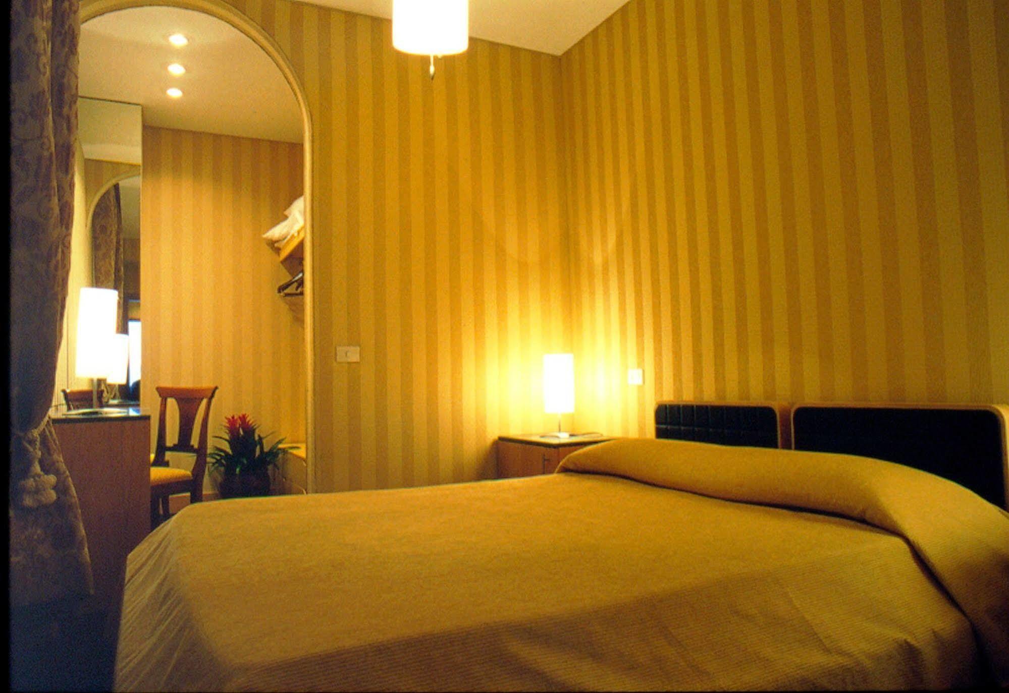 Lemon Garden Hotell Rom Exteriör bild