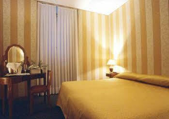 Lemon Garden Hotell Rom Exteriör bild